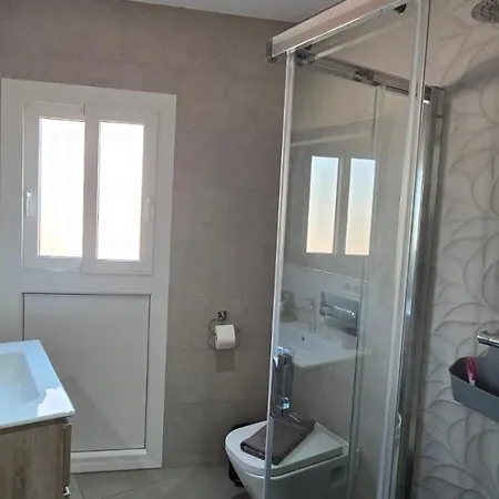 & Quite 2bdr Beachfront Appartement