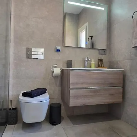 & Quite 2bdr Beachfront Apartamento *