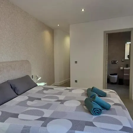 דירה & Quite 2bdr Beachfront *